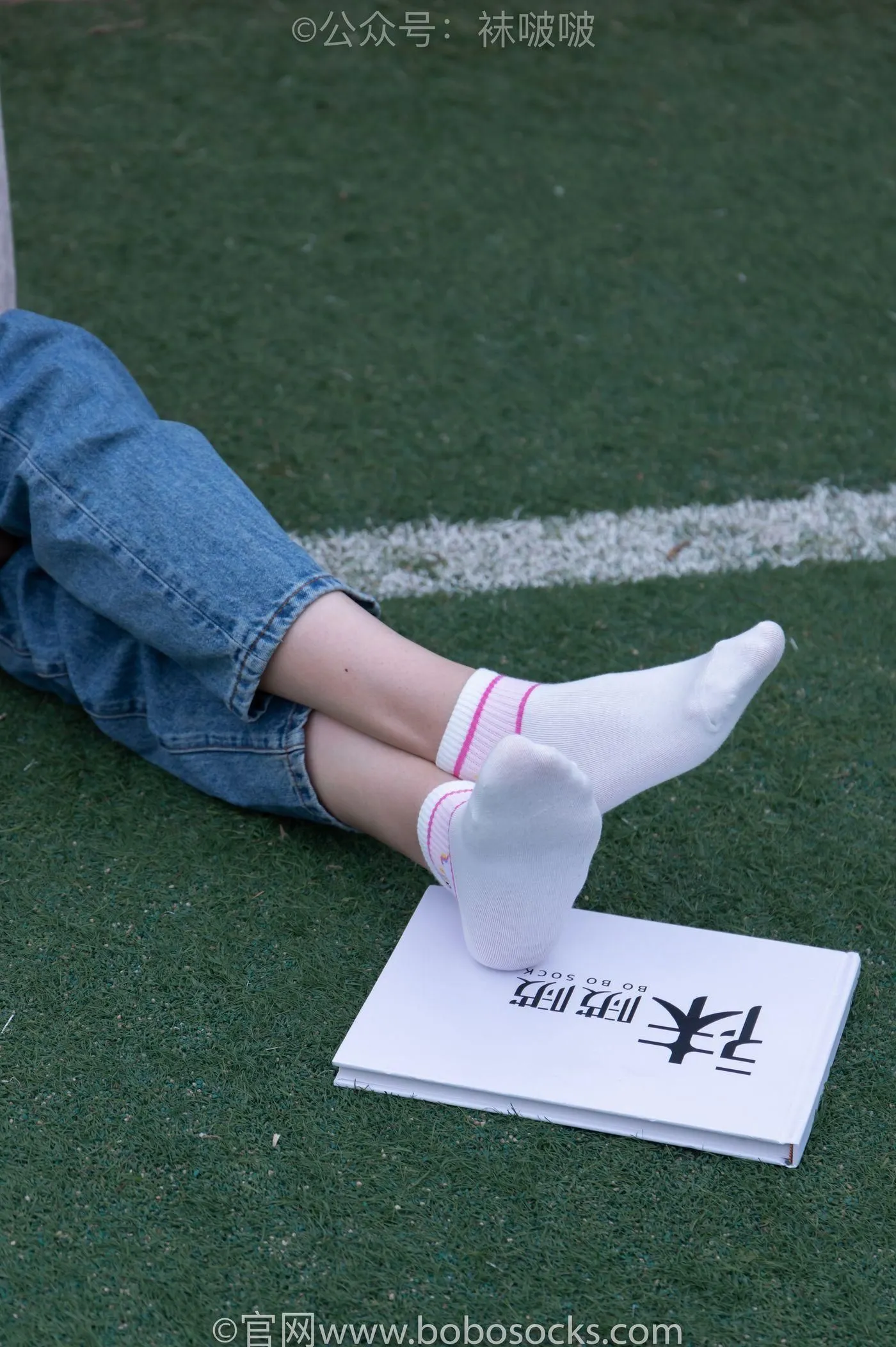 [BoBoSocks袜啵啵]NO.004 泡芙-vans帆布鞋、白棉袜、裸足 [127P]插图2